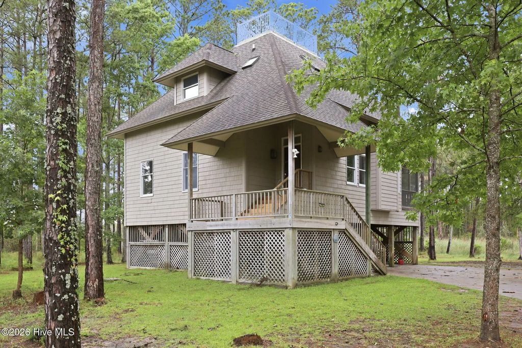 134 W Dowry Creek, Belhaven
