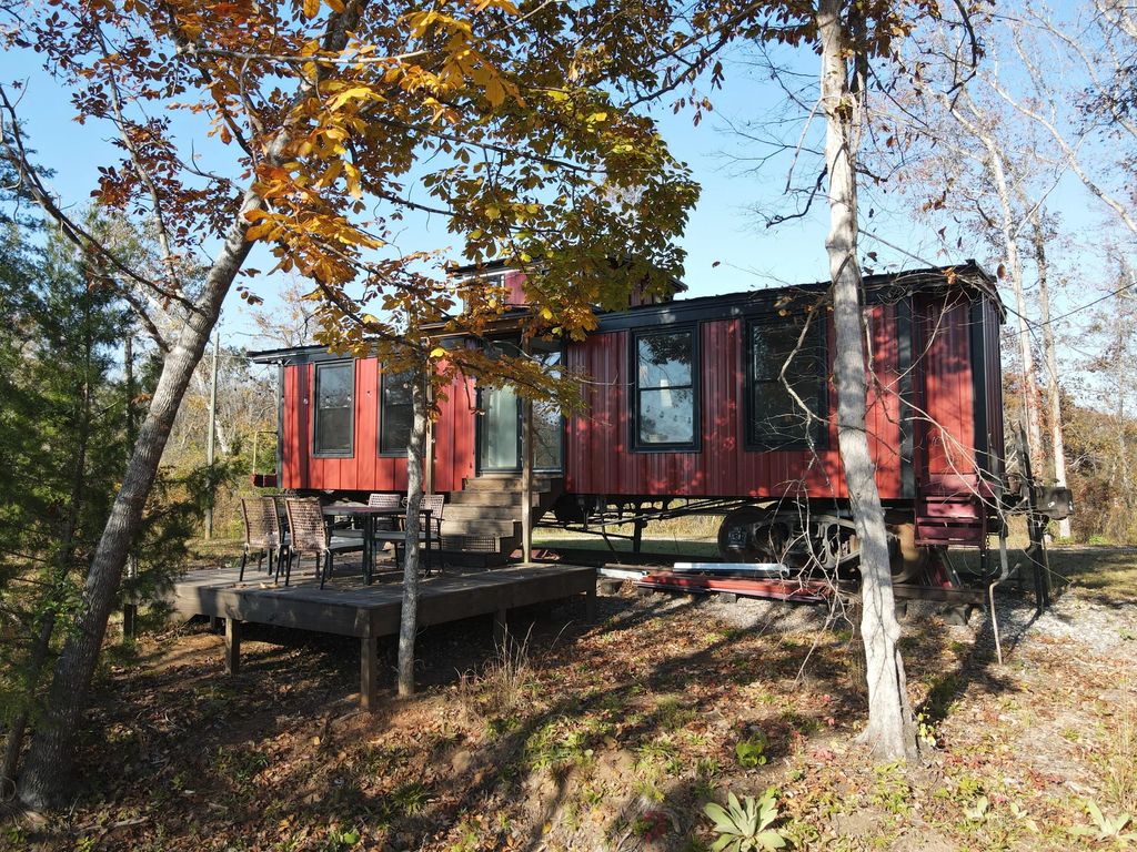 120 Escape Road, Edgefield