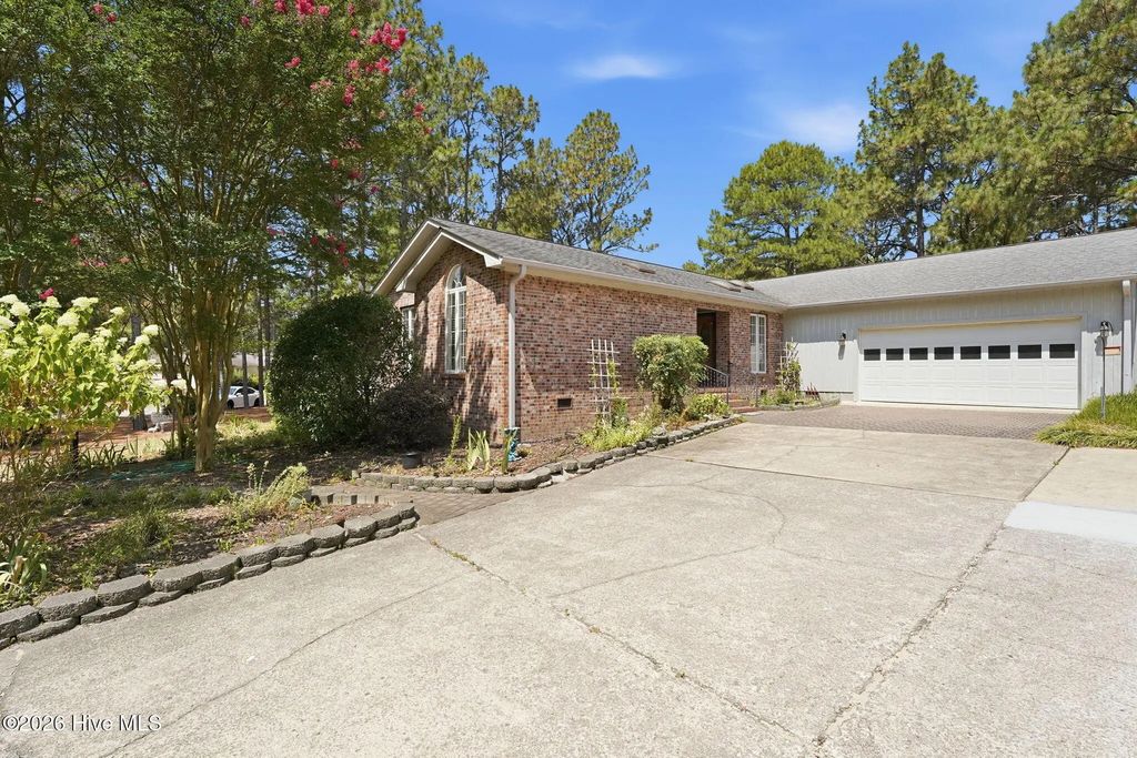 117 Sandham Court, West End