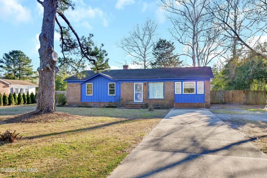 3533 Middle Sound Loop Road, Wilmington