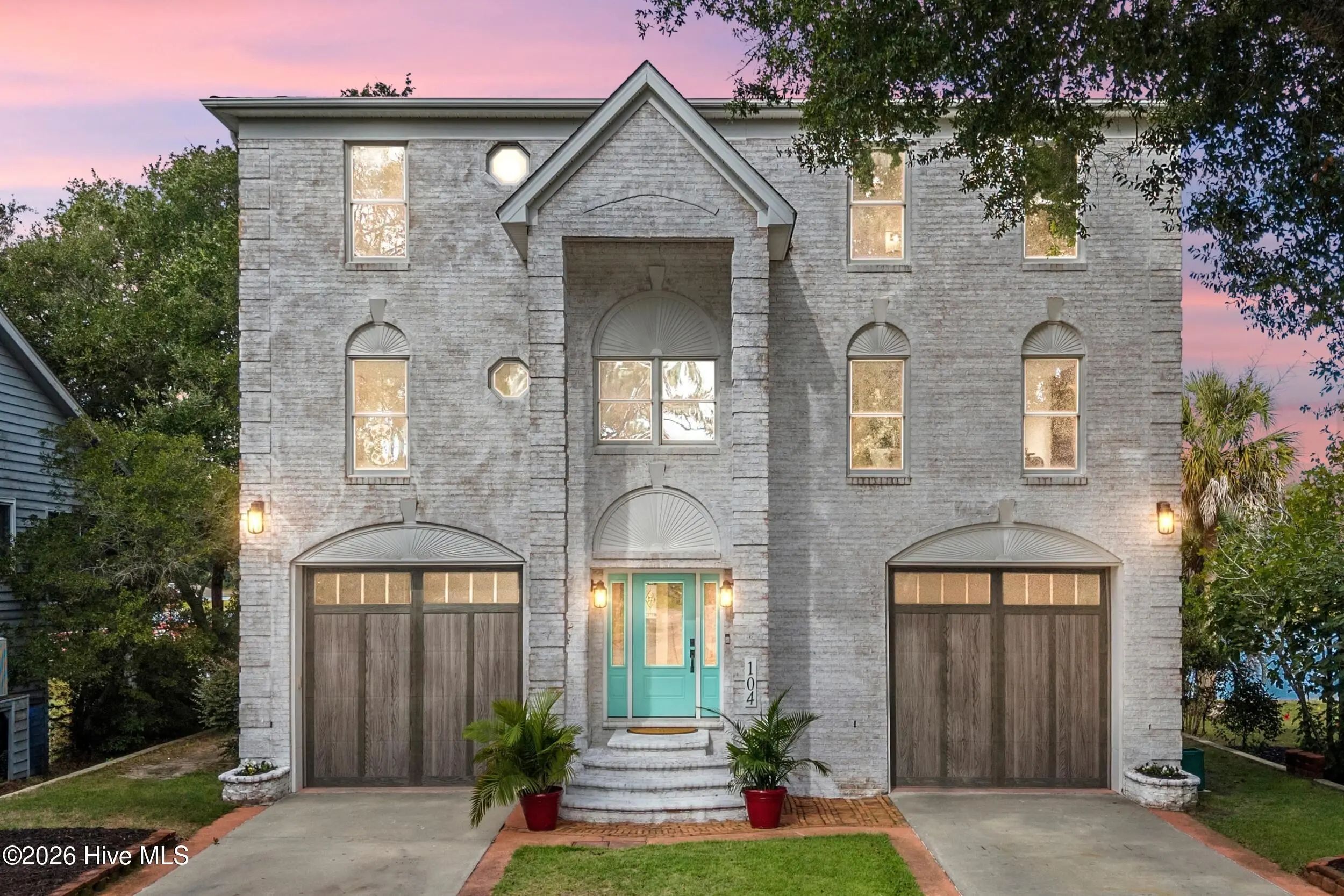 104 Sw Yacht Drive, Oak Island
