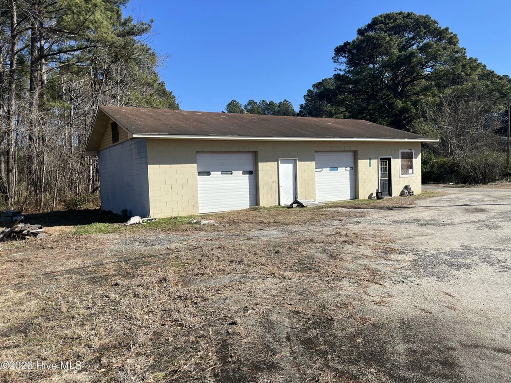 11820 Nc 211, Bladenboro