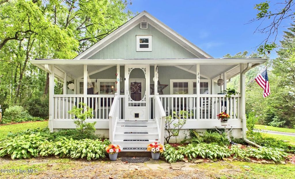 253 Truett Camp Road, Hayesville