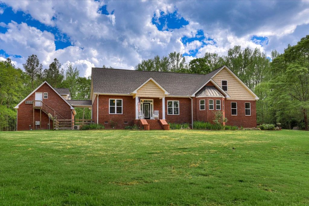 2146 Thomson Highway, Warrenton