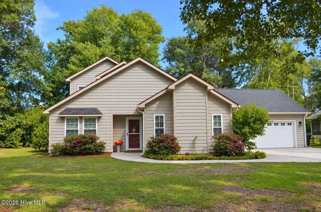 216 Lord Granville Drive, Morehead City