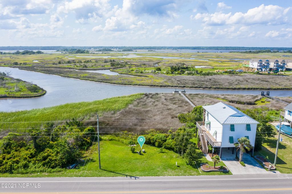 1211 N New River Drive, Surf City