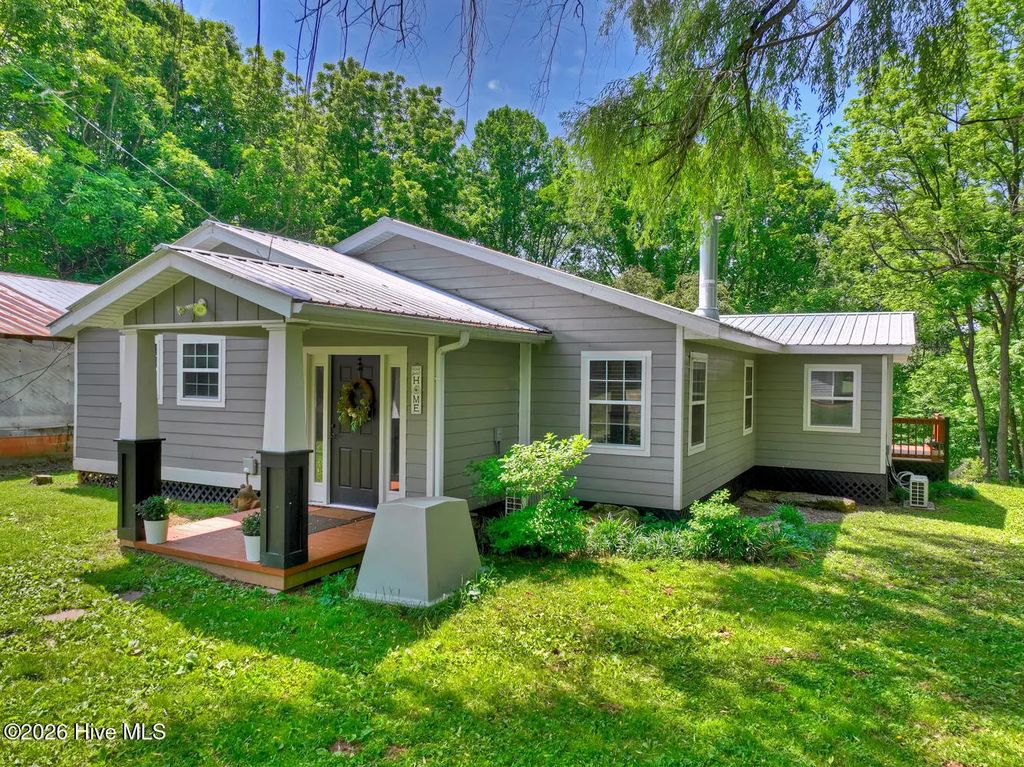 93 Collins Nursery Lane, Blairsville