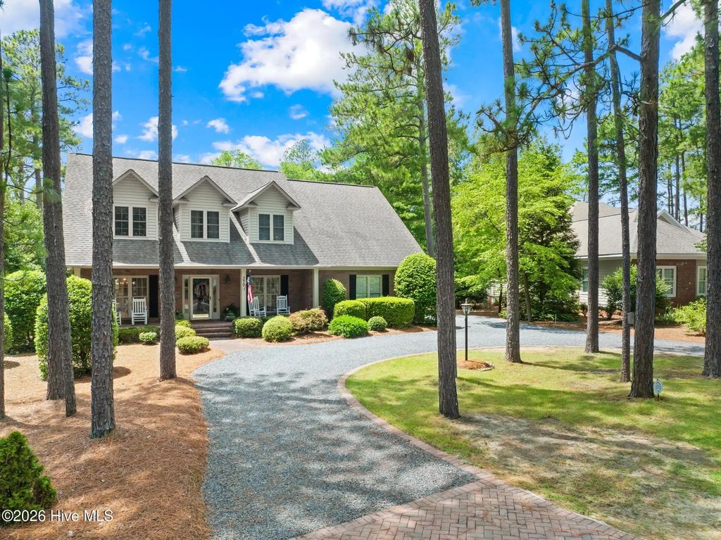 370 Sugar Pine Drive, Pinehurst
