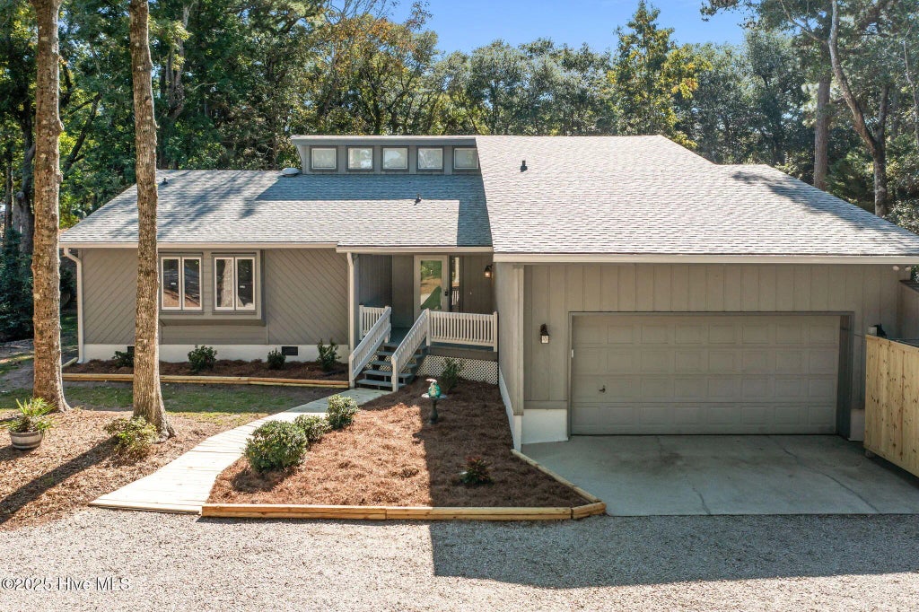 131 Oakleaf Drive, Pine Knoll Shores