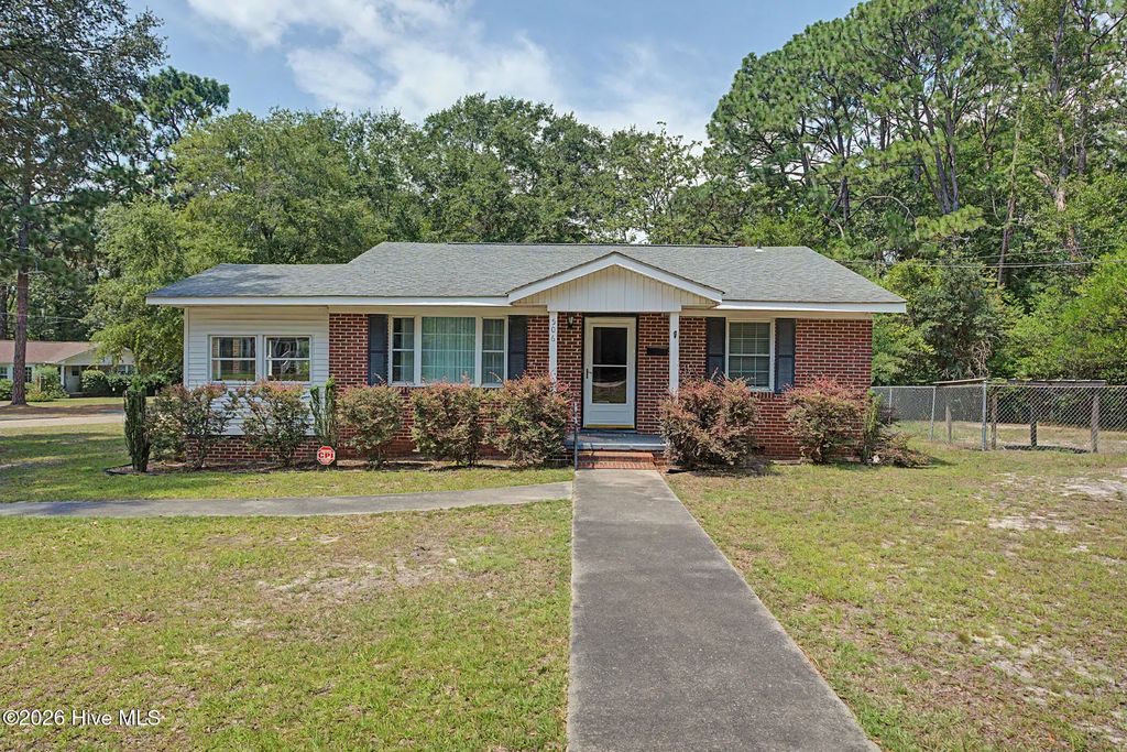 506 Hawthorne Street, Hamlet