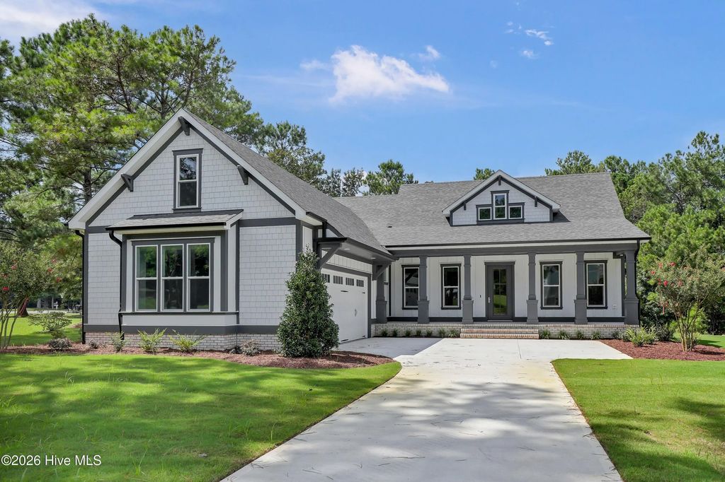 105 Tradewinds Drive, Hampstead