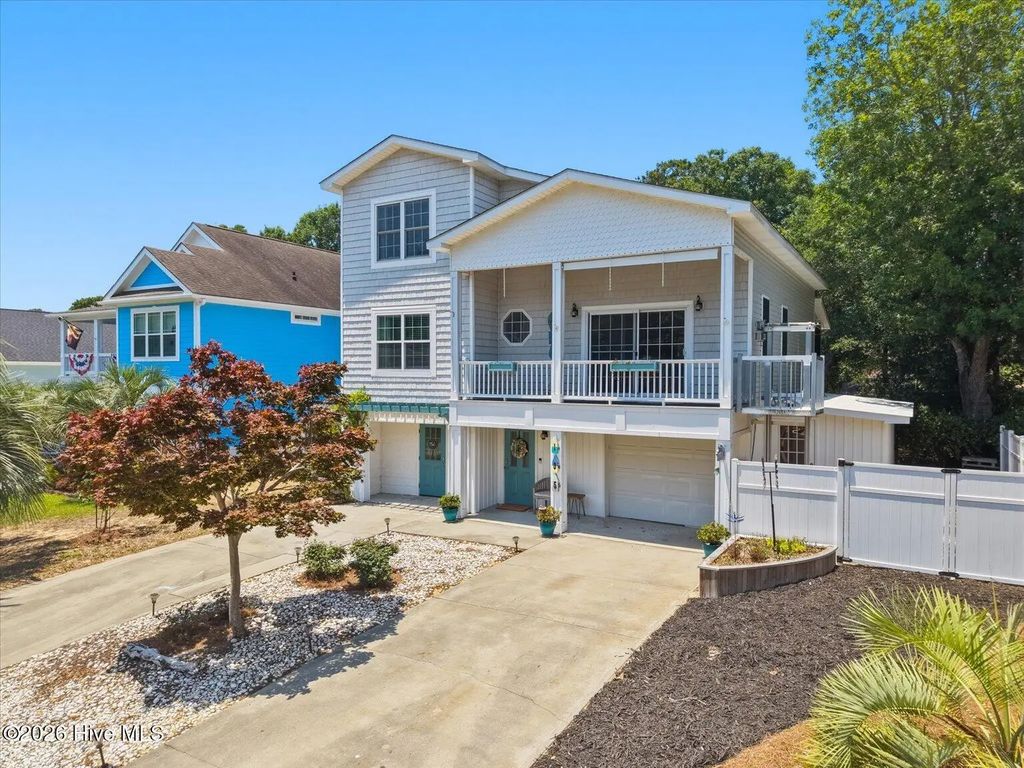 105 Se 17th Street, Oak Island