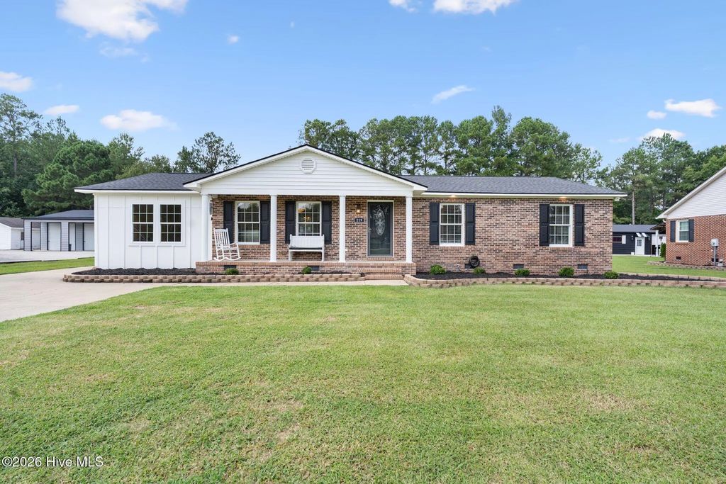 219 Oakwood Heights Drive, Lumberton