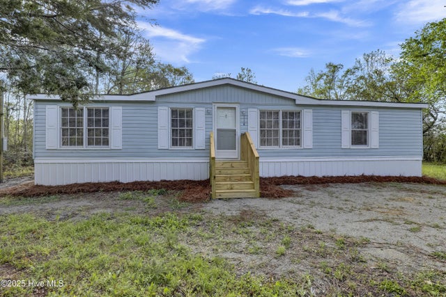 114 Deer Road, Hubert