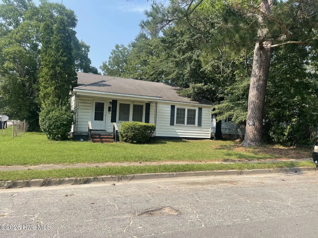 600 Dixon Street, Kinston