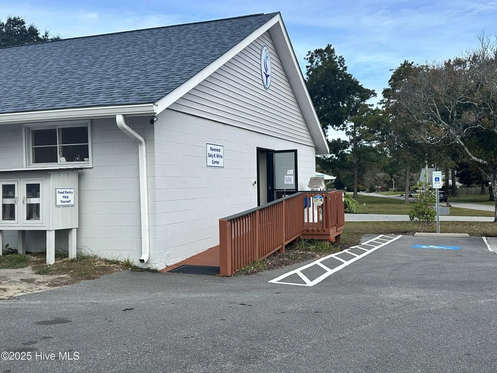2900 Bridges Street 102, Morehead City