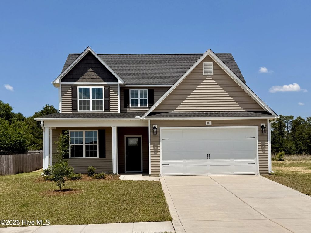 253 Crowville Street, Raeford