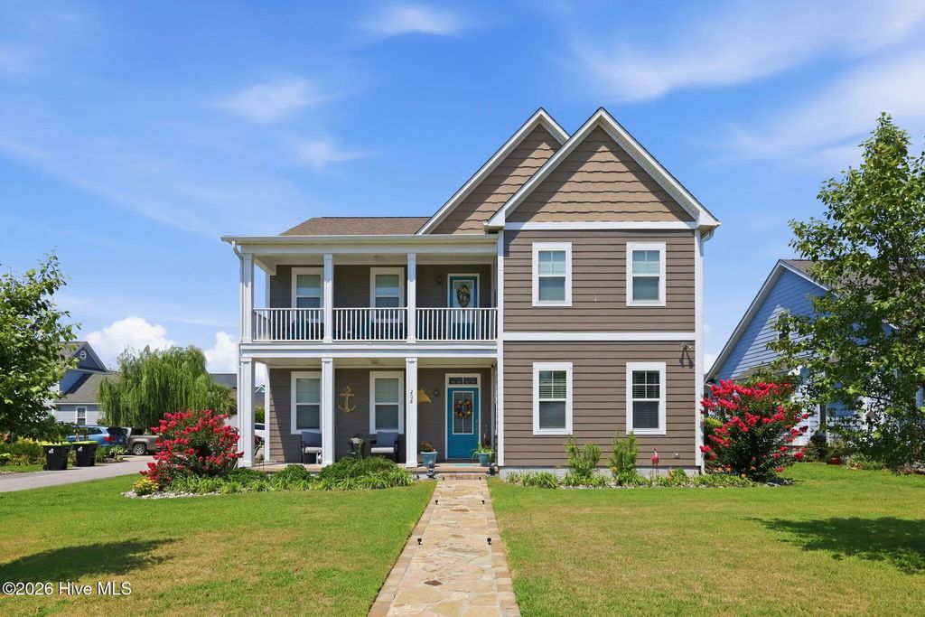 208 Bogue Harbor Court, Newport