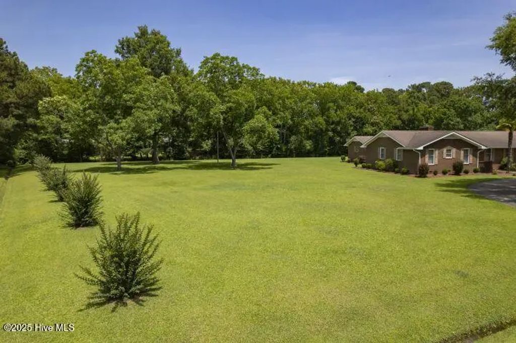109 Pittman Circle, Oriental
