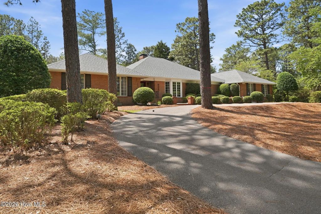 210 Quail Hollow Drive, Pinehurst
