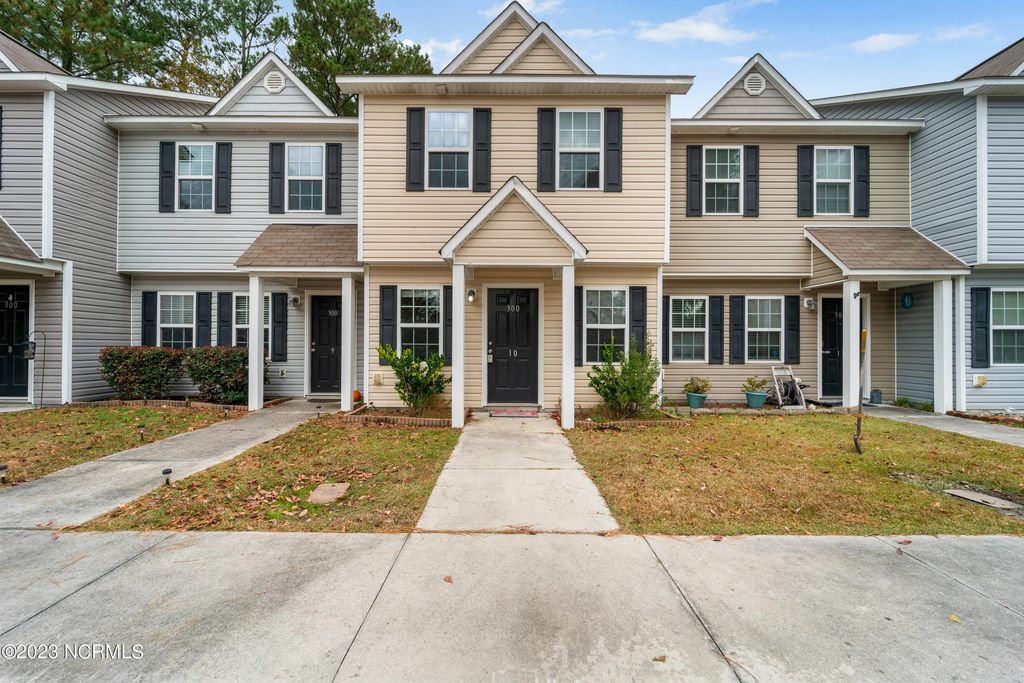 300 Burley Drive 10, Hubert