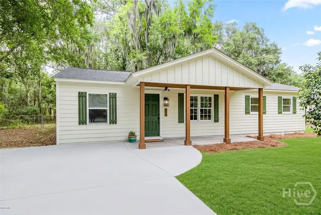32 Brookview Drive, Savannah