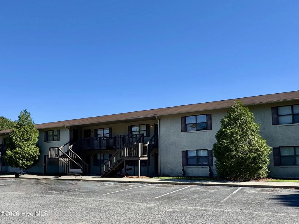 3211 Summer Place 14, Greenville