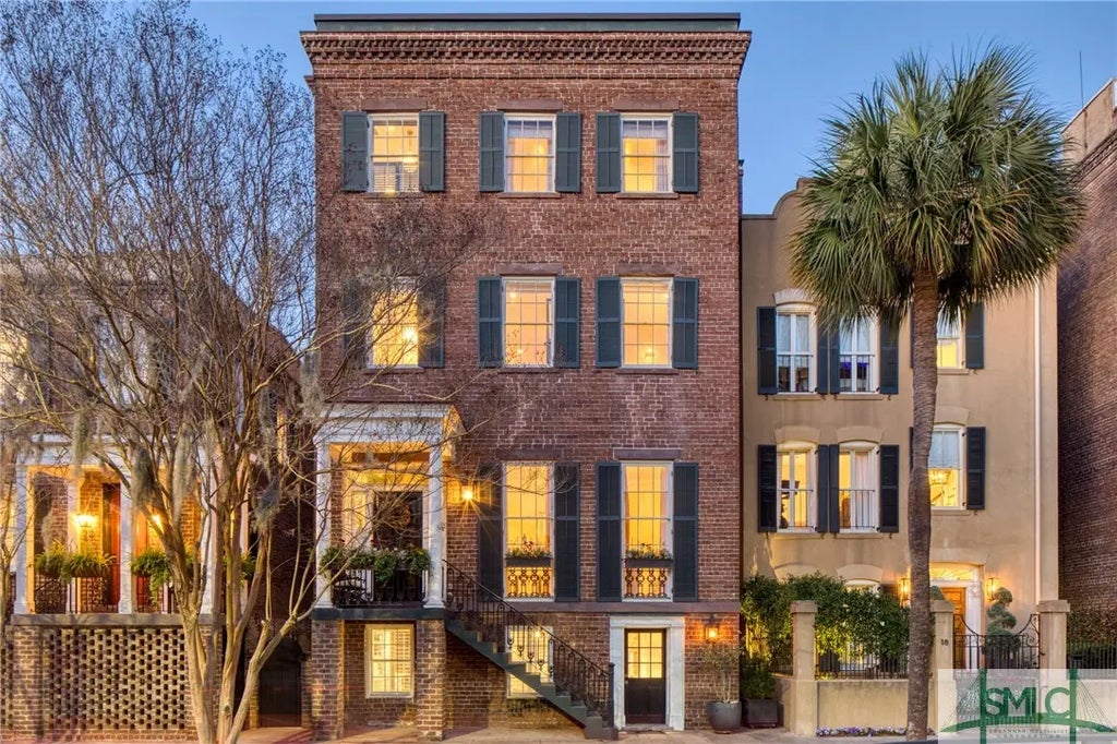 20 W Taylor Street, Savannah