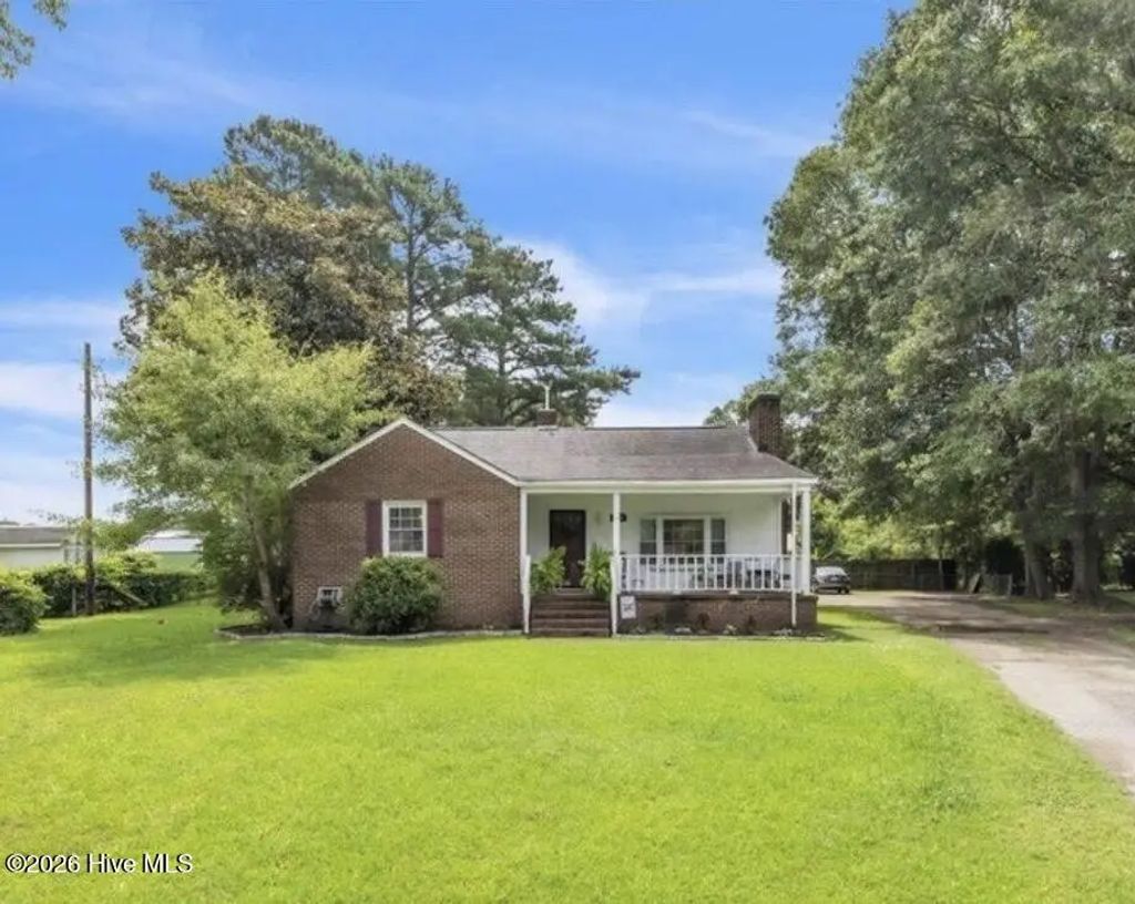 1502 N Hills Court, New Bern
