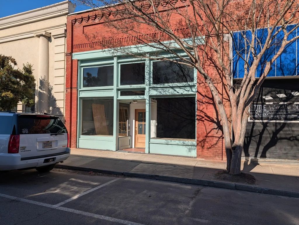 480 Main Street, Warren