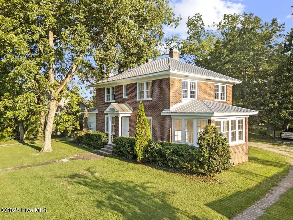 860 Main Street, Alliance