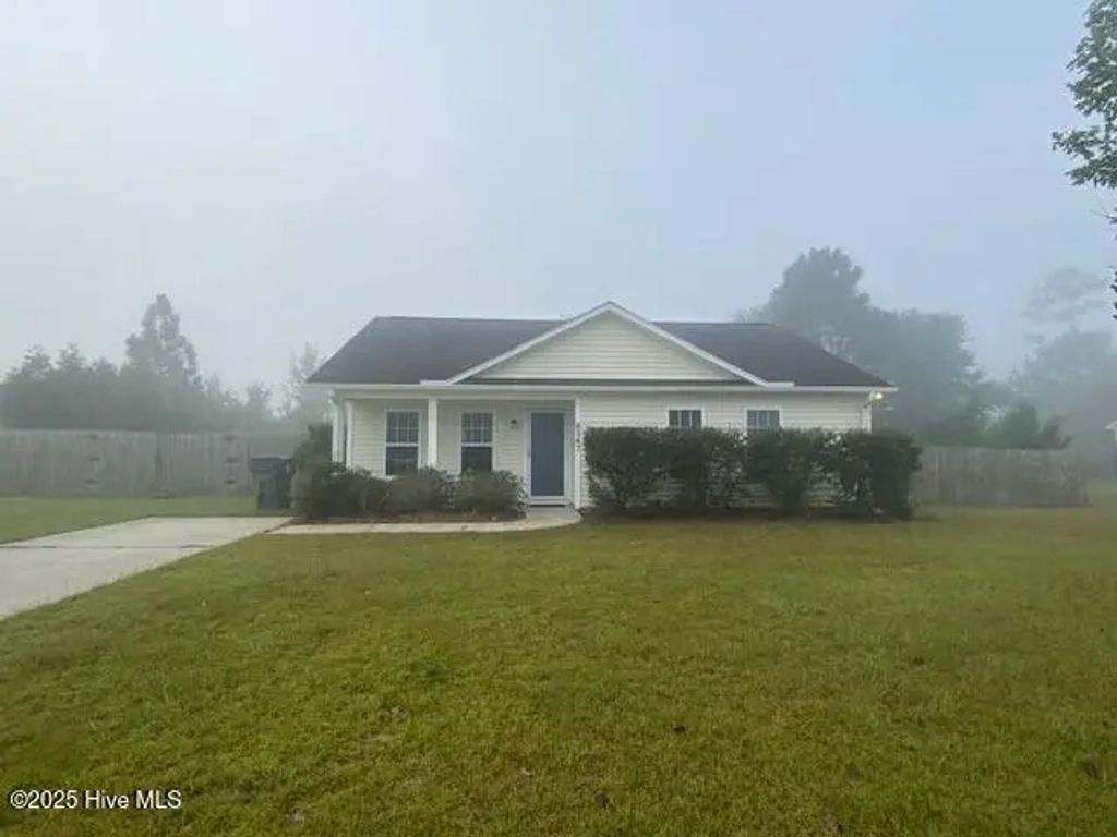 8547 Heirloom Drive Ne, Leland