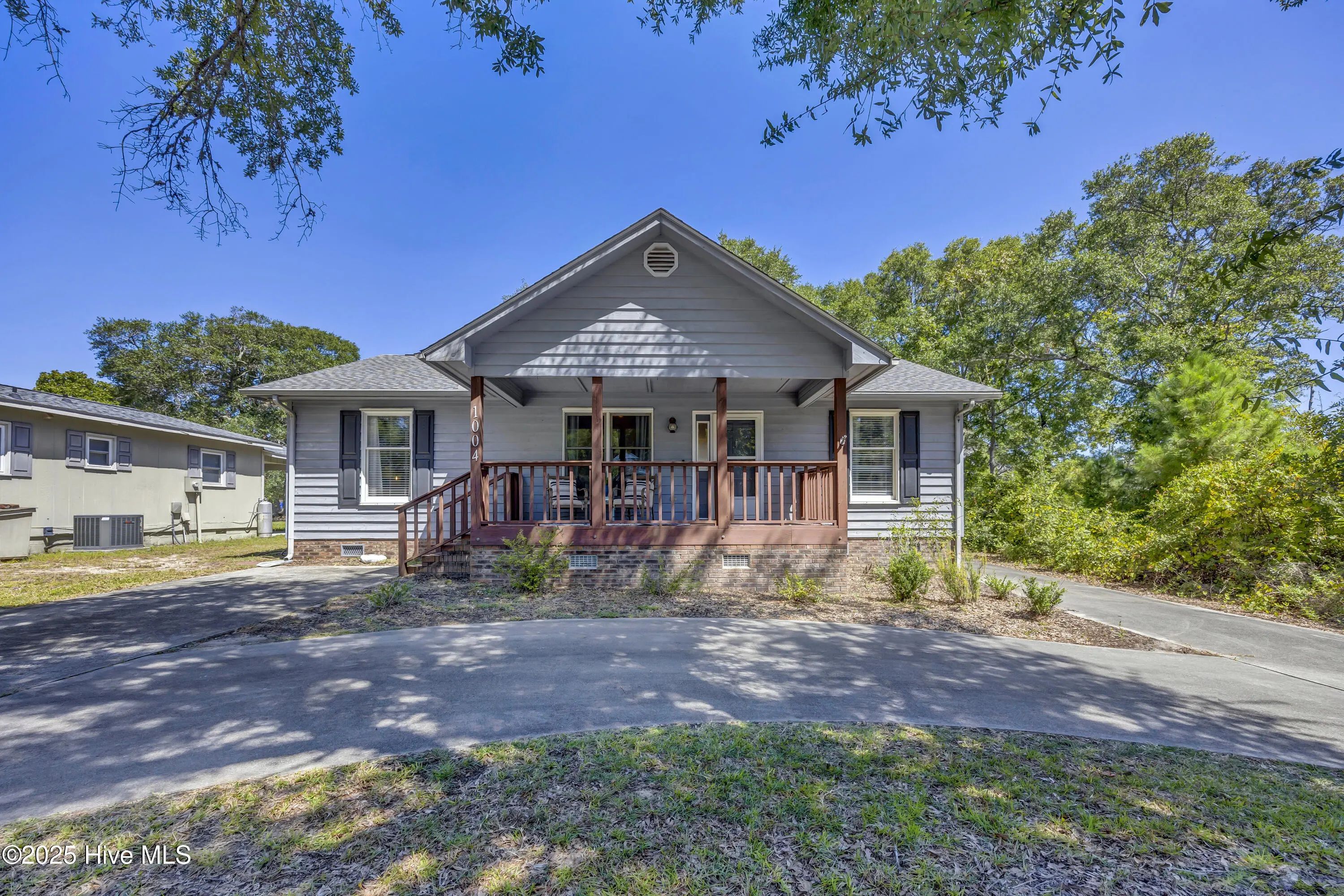 1004 E Oak Island Drive, Oak Island