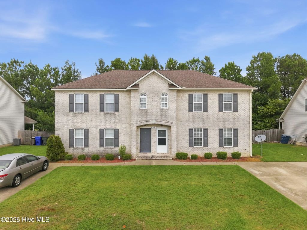 205 South Pointe Drive B, Winterville