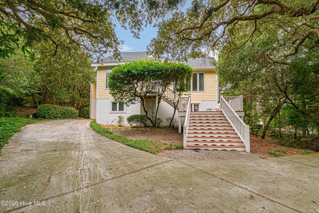 579 Coral Ridge Road, Pine Knoll Shores