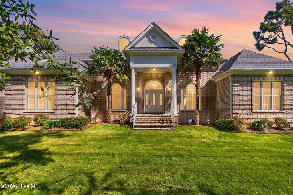 699 Country Club Drive, Oak Island