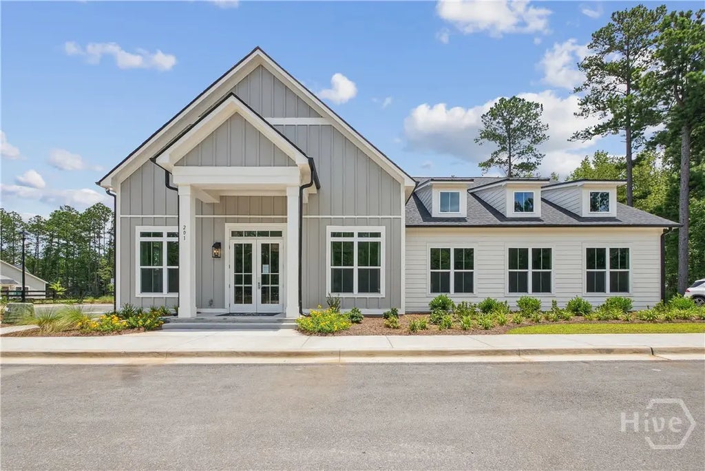 201 Powers Pass Poppy, Pooler