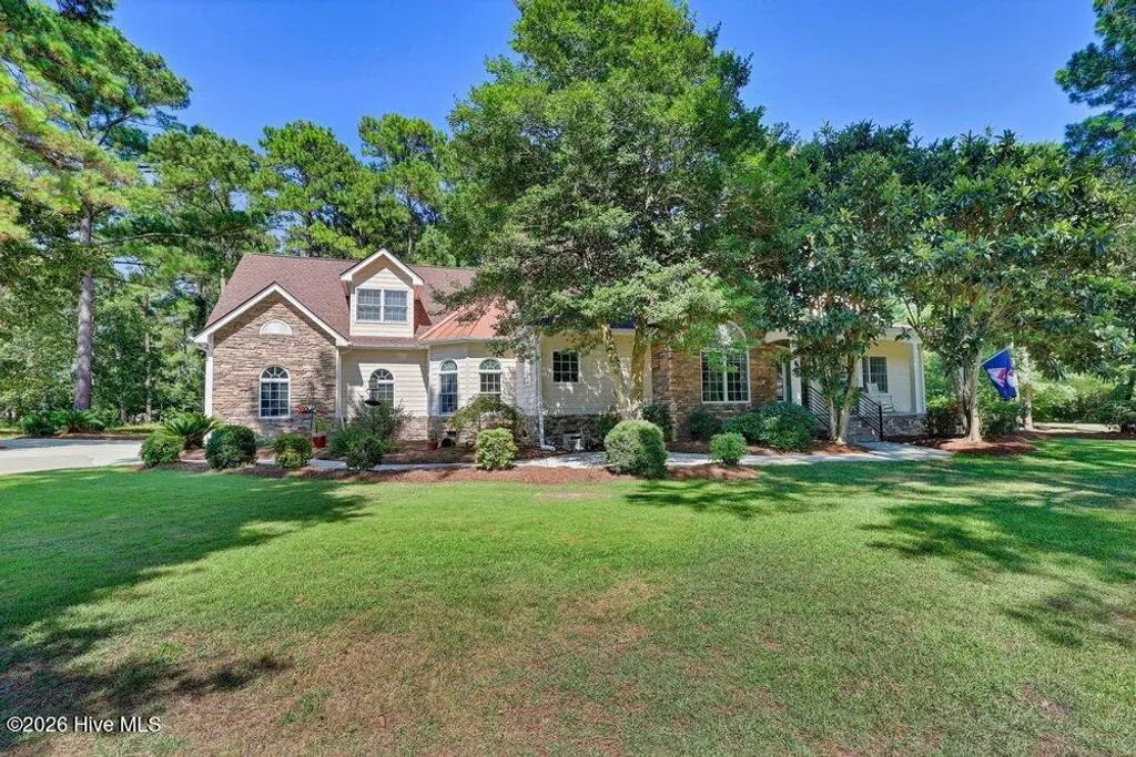 107 S Grist Mill Road, Hampstead