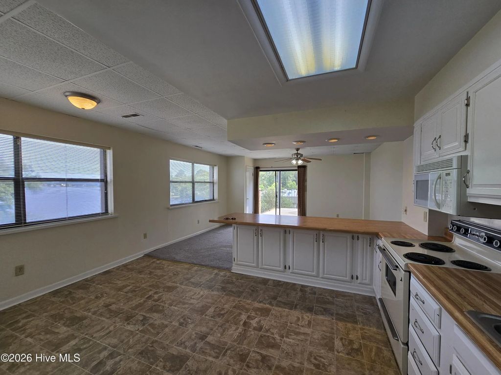 1221 Riverside Avenue 404, Elizabeth City