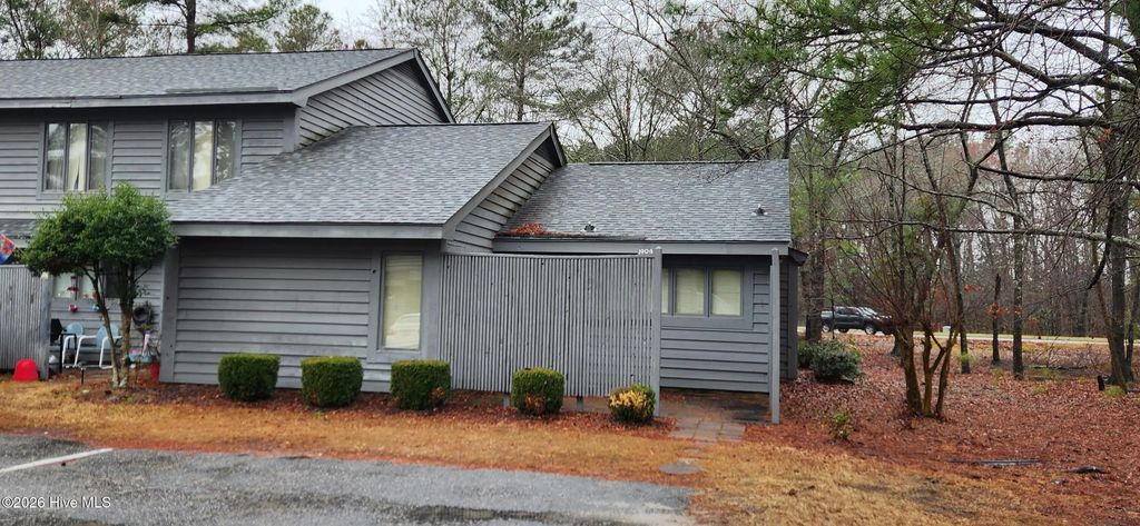 1904 Sherbrooke Circle, Laurinburg