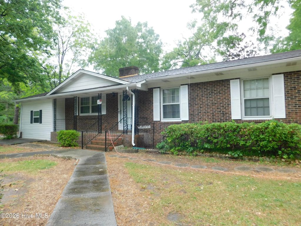 1003 Raleigh Street, Laurinburg