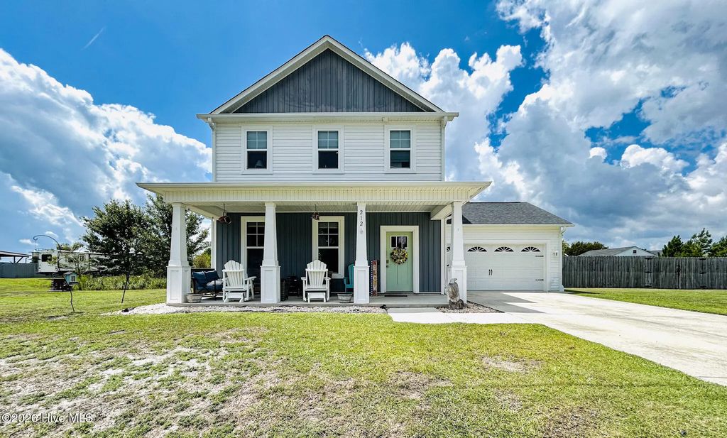 212 Chestwood Drive, Hubert