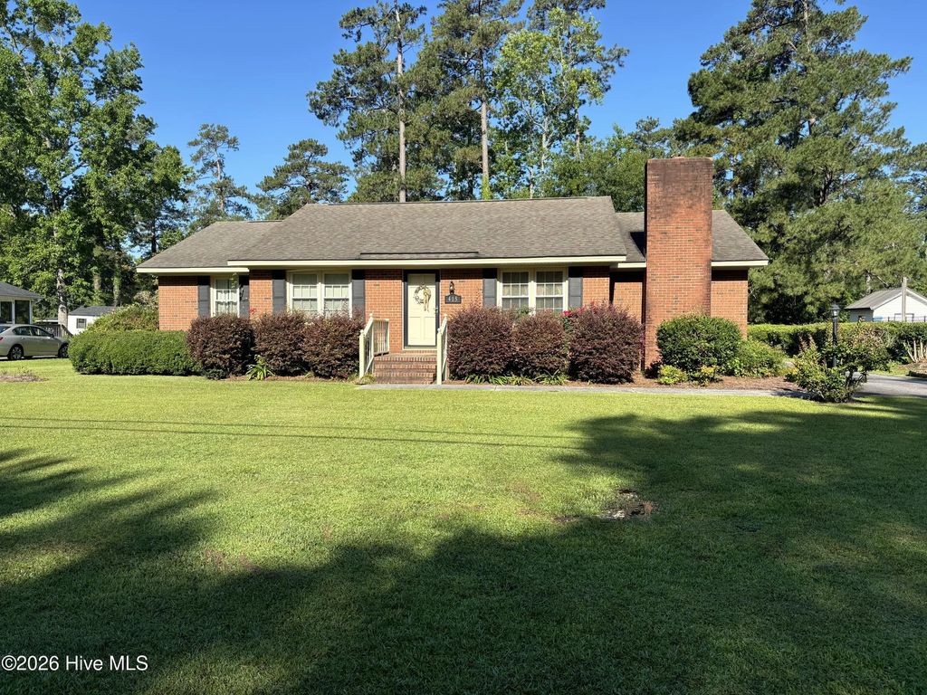 415 S Mcneil Street, Burgaw