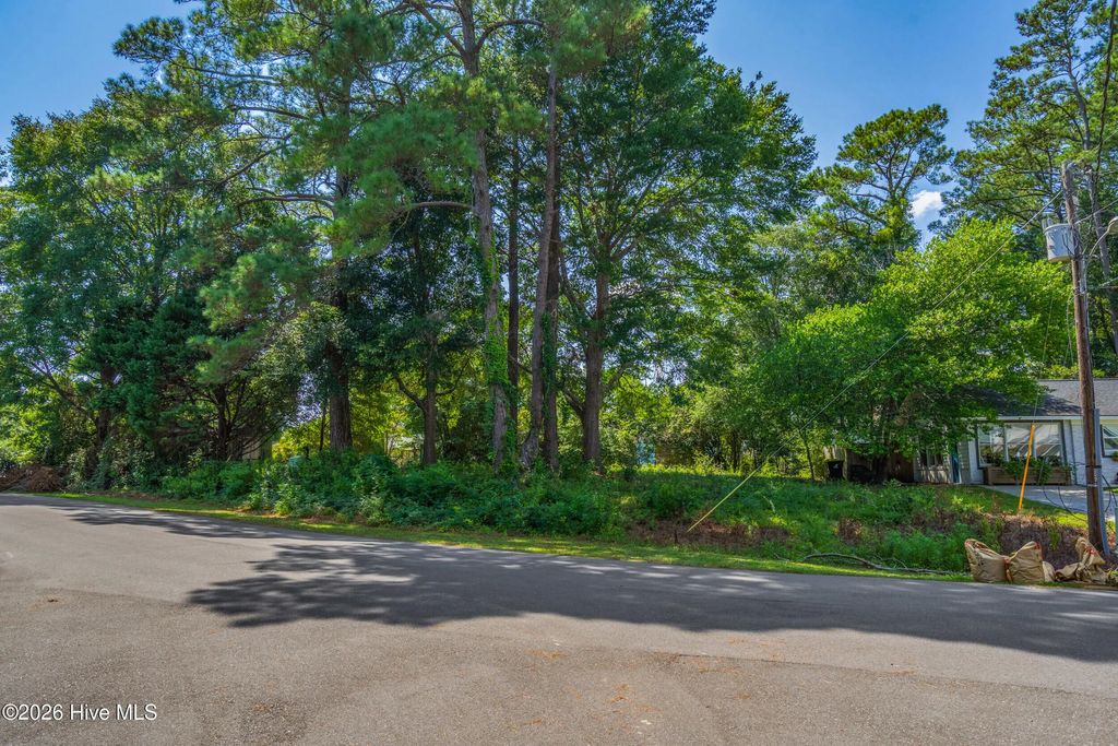 1038 Fayetteville Avenue Sw, Calabash