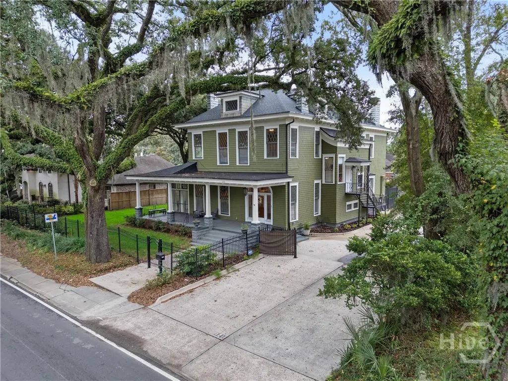 121 E Victory Drive, Savannah