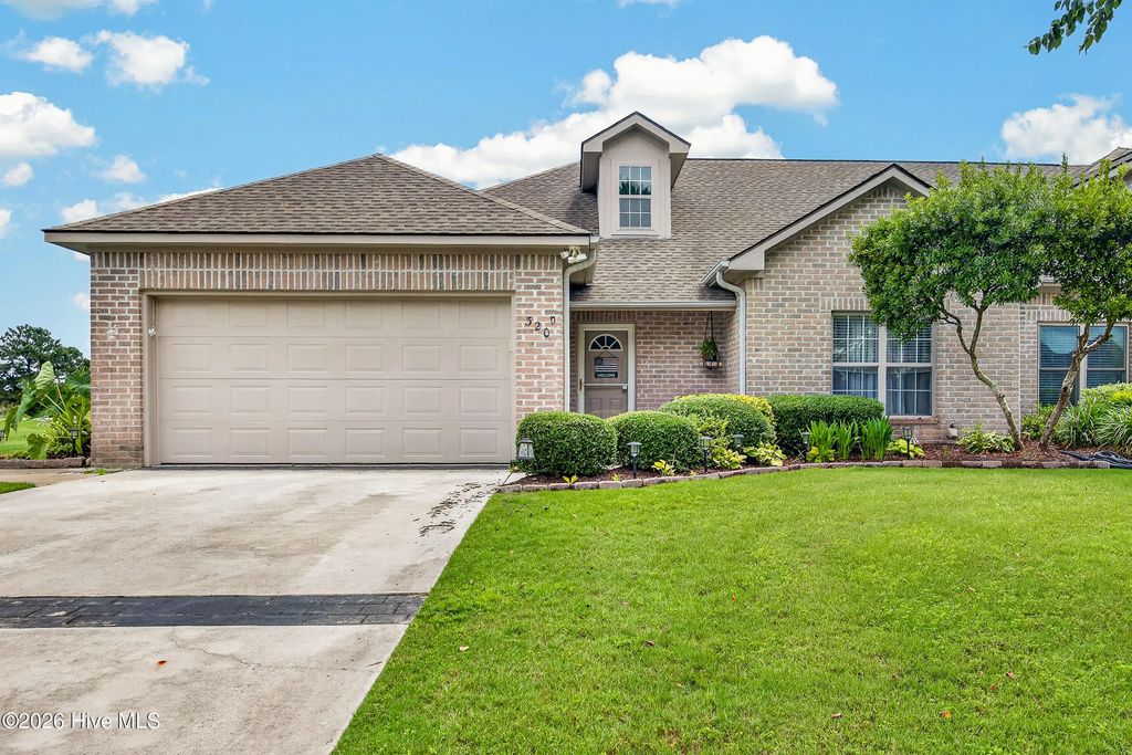 320 Castle Bay Drive D, Hampstead