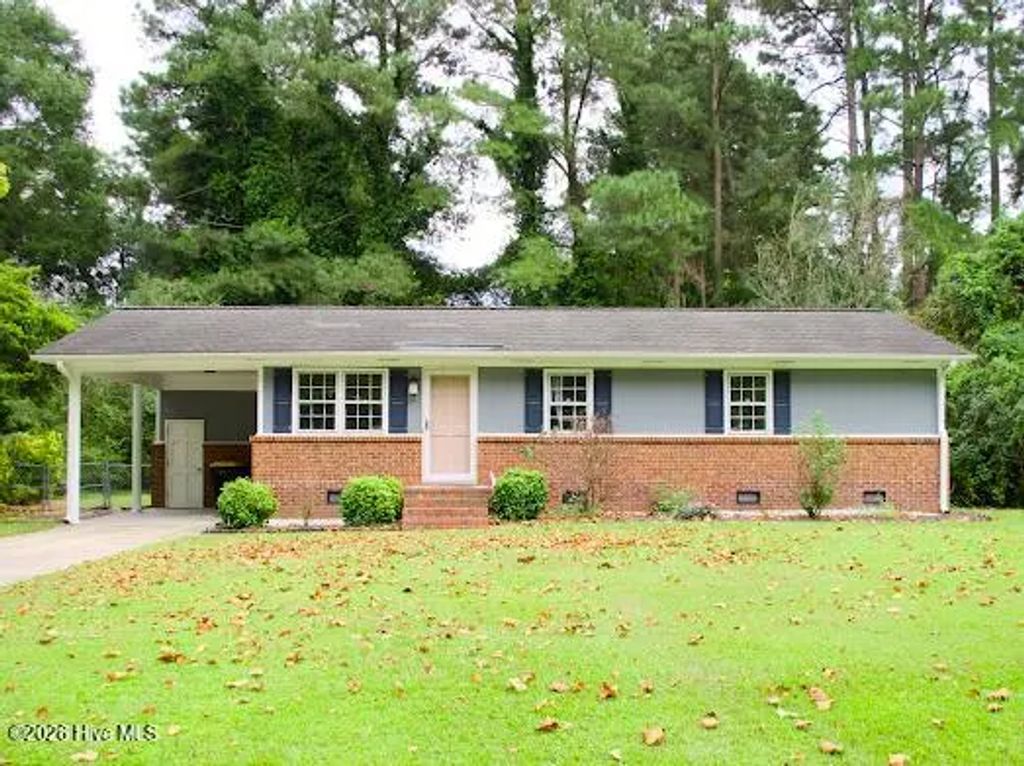 1911 L T Hardee Road, Greenville