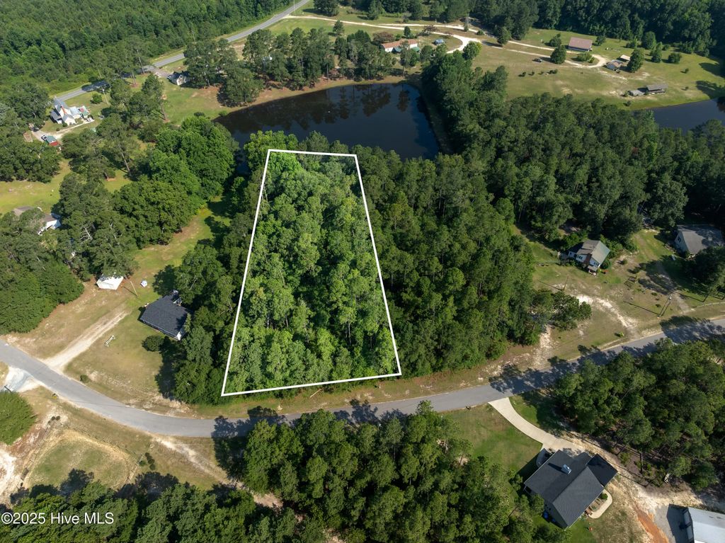 8 Country Lane, Ellerbe