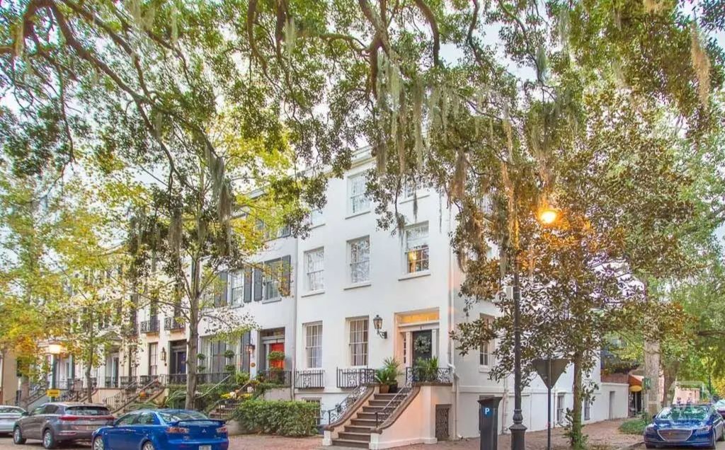 1 E Gordon Street Garden, Savannah
