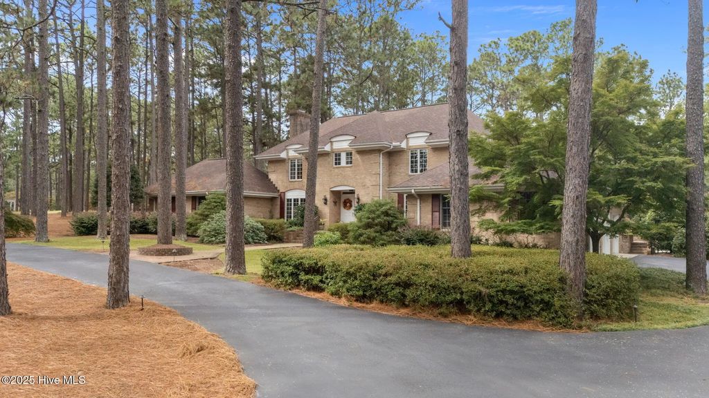 35 Lake Dornoch Drive, Pinehurst